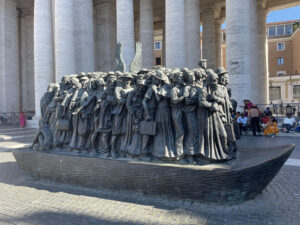 Monumento a los migrantes. Plaza de San Pedro